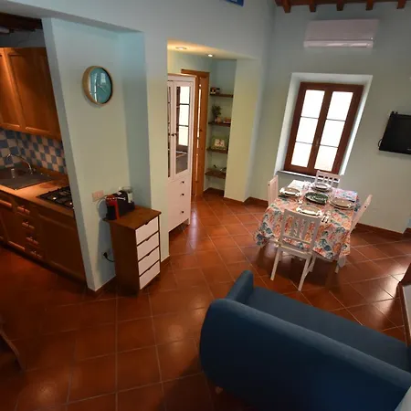 شقة Il Vicolo - Caratteristico E Centralissimo Trilocale Vicino Al Mare مارينا دي كامبو